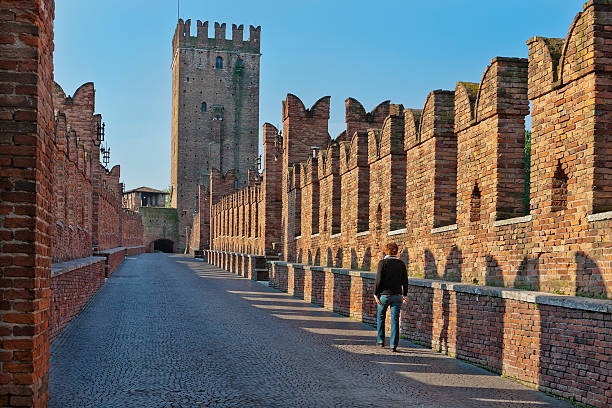 castelvecchio puente, verona - verona italy veneto europe day fotografías e imágenes de stock