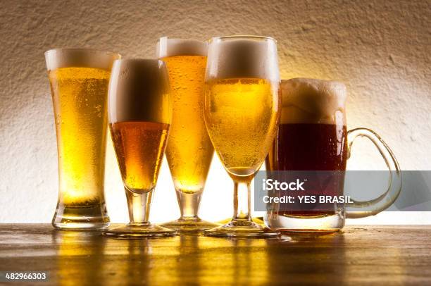 Gusti Diversi Di Birra2 - Fotografie stock e altre immagini di Bicchiere da birra - Bicchiere da birra, Varietà - Concetto, Birra