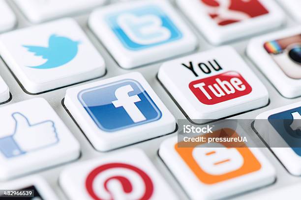 소셜 미디어 통신 소셜 네트워킹에 대한 스톡 사진 및 기타 이미지 - 소셜 네트워킹, YouTube, 온라인 광고