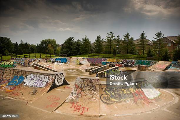 空の Skatepark - スケートボード場のストックフォトや画像を多数ご用意 - スケートボード場, スポーツ 傾斜面, グラフィティ