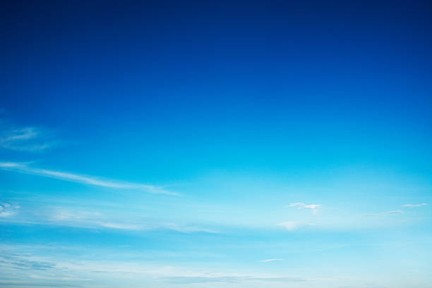 blu cielo con il cloud - cielo sereno foto e immagini stock
