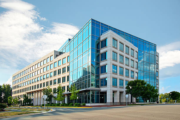 moderno edifício de escritórios - edifício de escritórios imagens e fotografias de stock