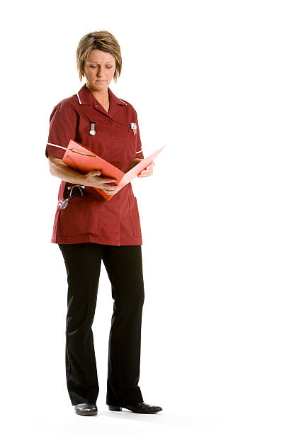 cuidados de saúde: ajudante de notas - nurse midwife full length nhs imagens e fotografias de stock