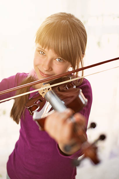 istock Little girl and a violin 482989169