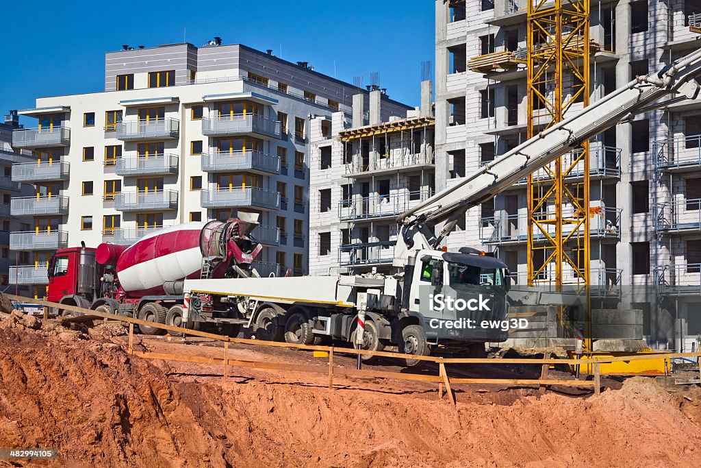 Novo complexo de apartamento em construção - Royalty-free Guindaste - Maquinaria de Construção Foto de stock