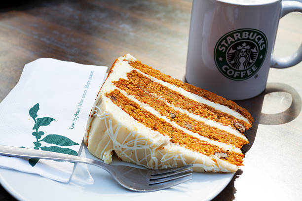 starbucks （スターバックス）のコーヒーやケーキ - starbucks coffee drink coffee cup ストックフォトと画像