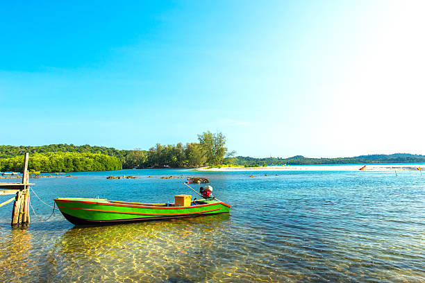 istock Green canoe on shallow water at the beach 483004798
