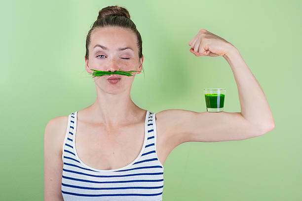 スーパー草木のパワー。 - muscular build food healthy eating human muscle ストックフォトと画像