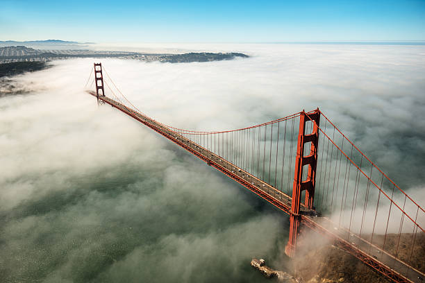 san francisco golden gate bridge - san francisco county bridge california fog stock-fotos und bilder