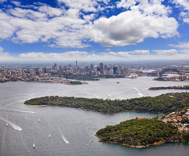 istock Sydney Helicopter Bradley 2 city 483021180