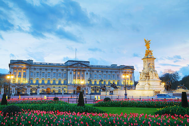 Buckingham palace in London, Great Britain London, UK - April 12, 2015: Buckingham palace with people in London, Great Britain at sunset buckingham palace photos stock pictures, royalty-free photos & images