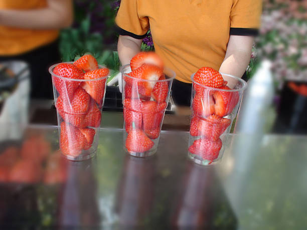 istock Buying Of Strawberry Fresh Fruit For A Refreshment 483031002