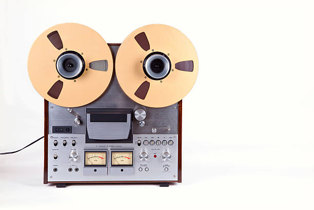 analogico stereo bobina tape deck aperto e mulinelli lettore registratore - reel to reel tape foto e immagini stock