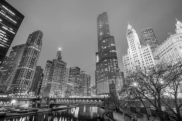 istock Chicago downtown and Chicago River 483041050