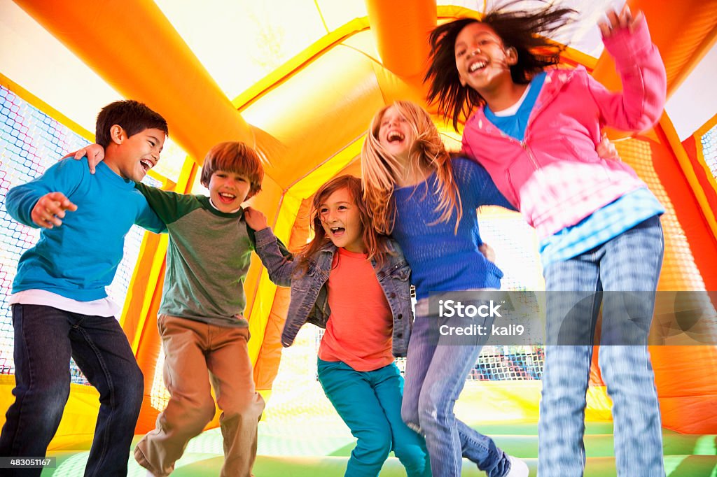 Kinder in bounce house - Lizenzfrei Kind Stock-Foto