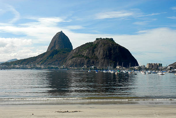 salle sugarloaf - rio de janeiro brazil sugarloaf mountain marina photos et images de collection