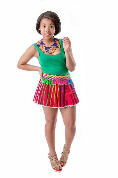 ragazza xhosa beauyiful africano indossando abiti tradizionali - beauyiful foto e immagini stock