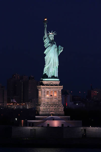 istock Statue of Libery at Night 483080043