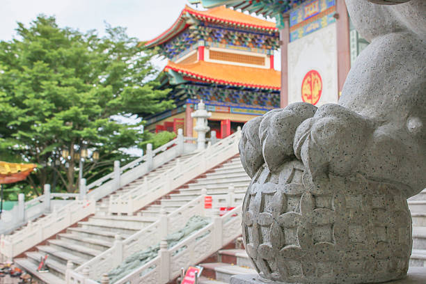 istock lion stepping world as stone statue 483088648