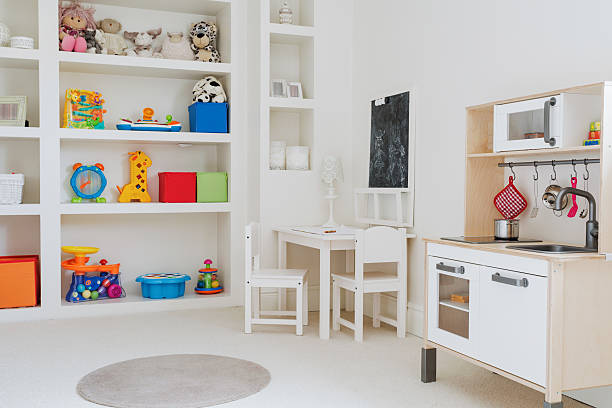 belleza en los juguetes infantiles en la habitación - playing playful baby contemporary fotografías e imágenes de stock