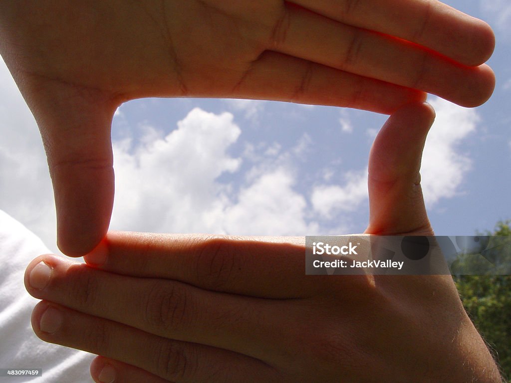 Manos encuadre sky - Foto de stock de Aire libre libre de derechos