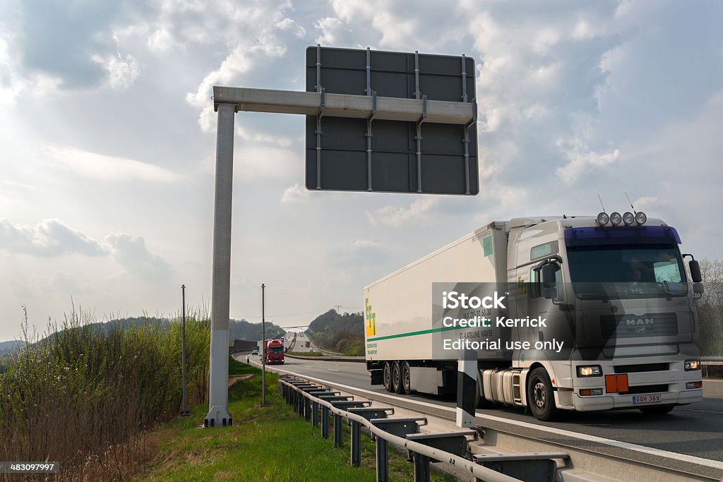 Camion sull'autostrada tedesca - Foto stock royalty-free di Adulto