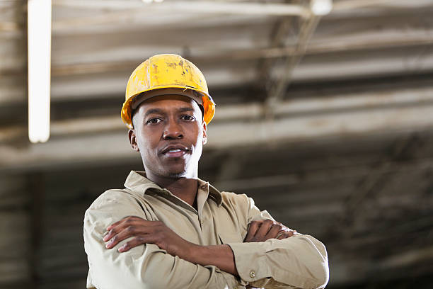 african american mann arbeitet auf lager - minority african ethnicity business hardhat stock-fotos und bilder