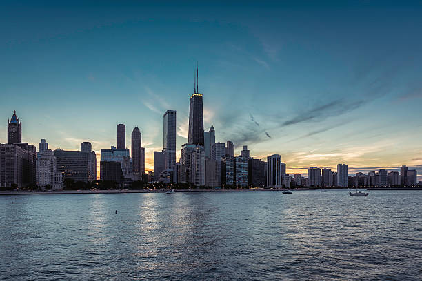 istock Silhouettes of Chicago Downtown 483101824