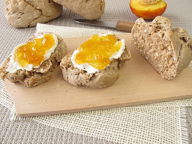 wholemeal 롤 후르트 jam - peach jam 뉴스 사진 이미지