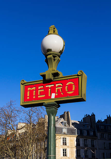istock Metro Sign in Paris 483114505