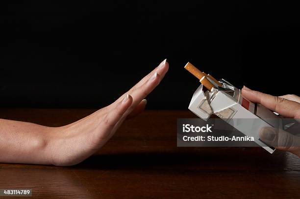 Foto de Não Obrigado e mais fotos de stock de Cigarro - Cigarro, Fumar, Fundo preto