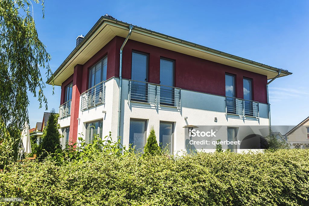 Neues Haus mit Garten-Ambiente wie zu Hause - Lizenzfrei Einfamilienhaus Stock-Foto