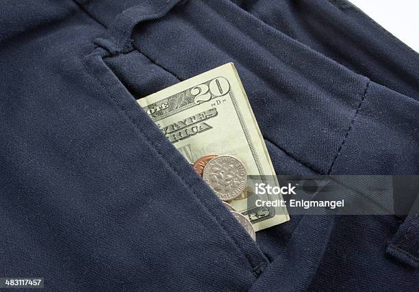 Vestido Pantalones De Efectivo Foto de stock y más banco de imágenes de Ahorros - Ahorros, Azul, Billete de banco