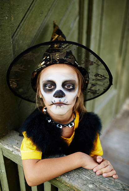 istock Child of Halloween 483117948
