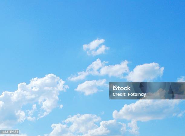 Niebieski Niebo Tła - zdjęcia stockowe i więcej obrazów Bez ludzi - Bez ludzi, Bezchmurne niebo, Fotografika