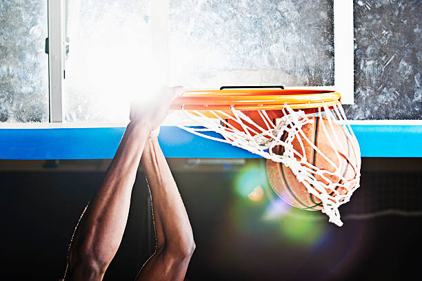 dunks. - basketball slam dunk basketball hoop sport stock-fotos und bilder