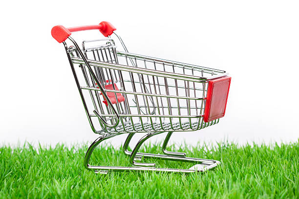 istock Spring sale shopping cart 483133607