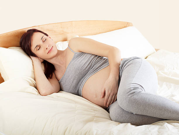 istock Pregnant woman lying in bed 483134061