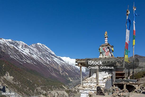 Santuario Di Annapurna Piede E Paesaggio Montagna Himalaya Nepal - Fotografie stock e altre immagini di Alpinismo