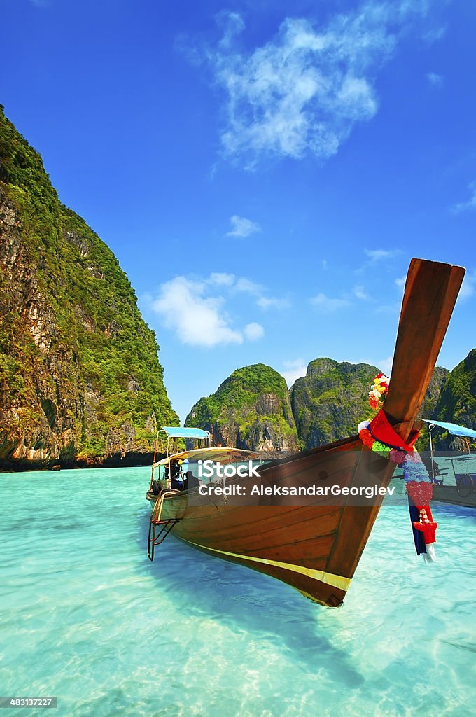 En bateau Longtail à Maya Bay, en Thaïlande - Photo de Thaïlande libre de droits