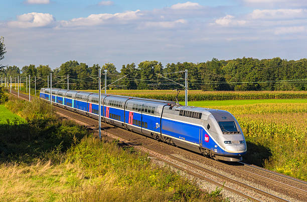 sncf tgv euroduplex train à strasbourg - alstom photos et images de collection