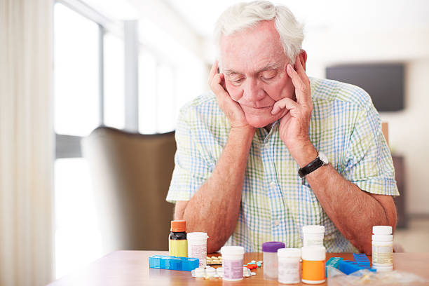 so viel medikamente! - senior adult old nursing home people stock-fotos und bilder