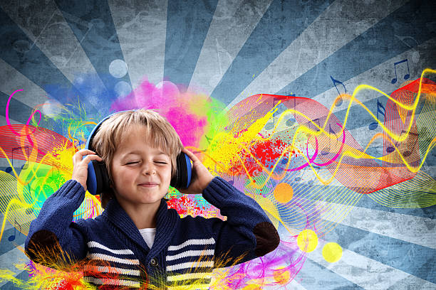 мальчик слушая музыку - youth culture audio стоковые фото и изображения