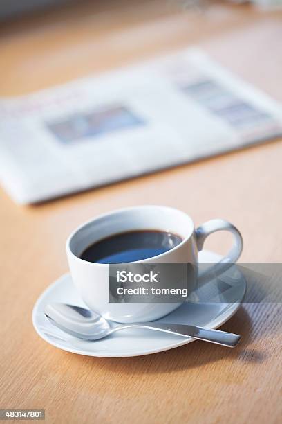 Kaffee Und Löffel Mit Zeitung Stockfoto und mehr Bilder von Bildschärfe - Bildschärfe, Cross-Entwicklung, Fokus auf den Vordergrund