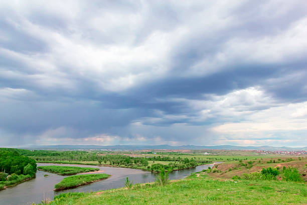 hermoso paisaje de verano con nubes de tormenta - sibiria fotografías e imágenes de stock