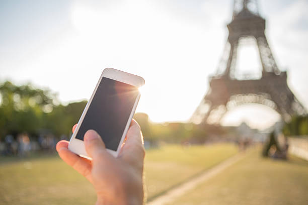 istock Paris antenna-Mobile phone 483151622