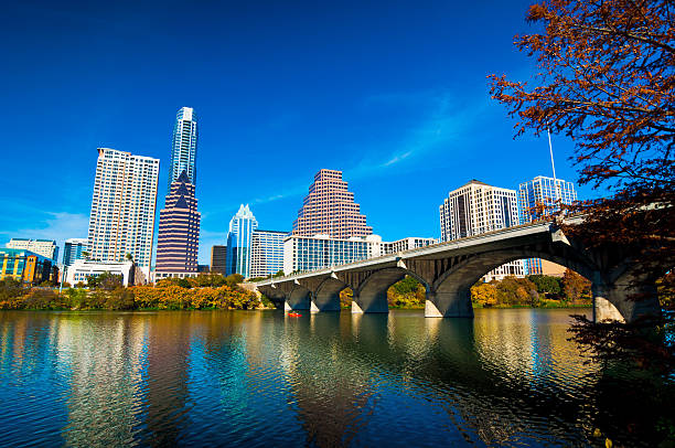 istock Austin skyline, bridge, lake, and fall trees 483169323