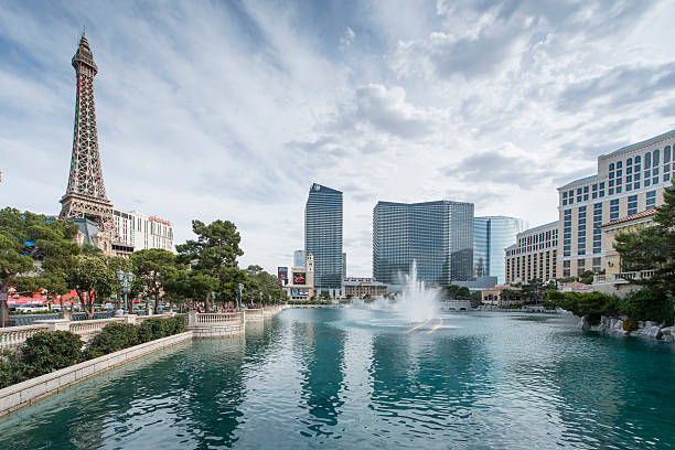 lago di bellagio las vegas - the cosmopolitan of las vegas foto e immagini stock