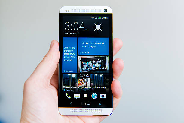 htc one-android 폰, 알루미늄 시체 - single object htc corporation number 1 telephone 뉴스 사진 이미지