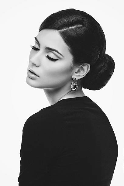 istock Beautiful girl with eyes closed 483177784